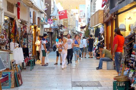 fake clothes bodrum - bodrum city shops.